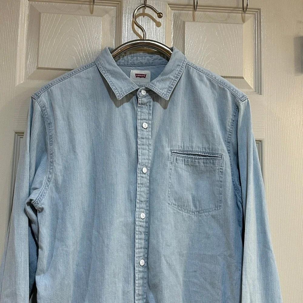 Levis Mens‎ Light Wash Chambray Denim Button Down Shirt Large Long Sleeve Pocket